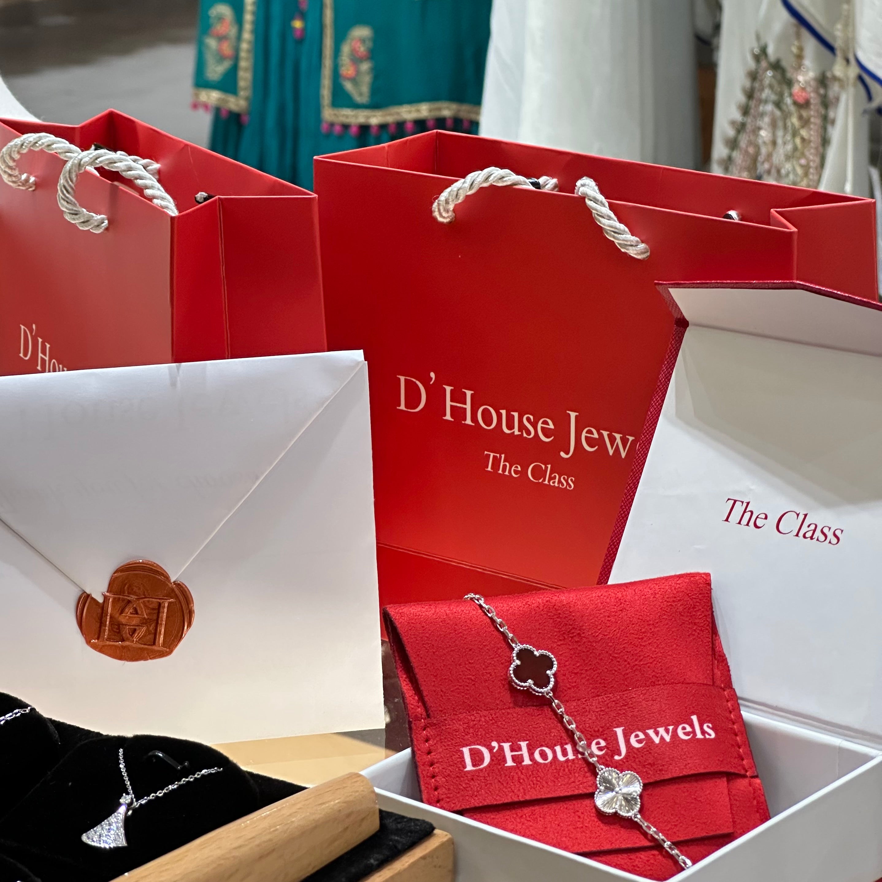 Vijay Deverakonda'S Ring | 16 Stone X Crown Ring | Yellow + White | Ruby